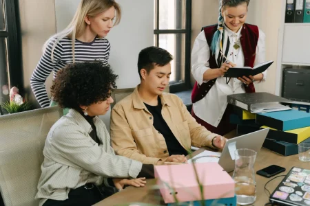 النجاح في العمل الجماعي: كيف تقود فريقك إلى الإنجاز؟