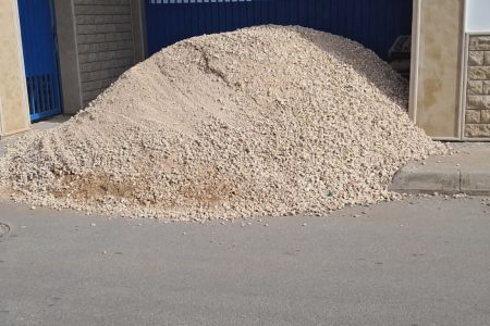 تأخر أشغال مدرسة فاطمة الزهراء يثير استياء واسعاً ويهدد سلامة التلاميذ