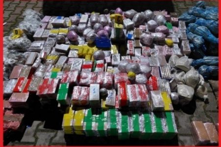 بتنسيق مع مصالح المديرية العامة لمراقبة التراب الوطني عناصر الشرطة القضائية توقف مشتبها بحيازة وترويج المخدرات